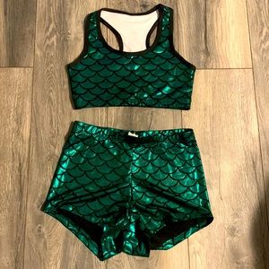 Nihoe green mermaid scale sports bra and spandex set.